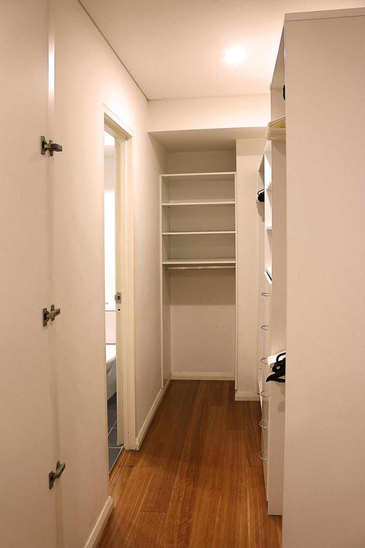 Beautiful Syd 3bedrooms With Free Parking Apartment *