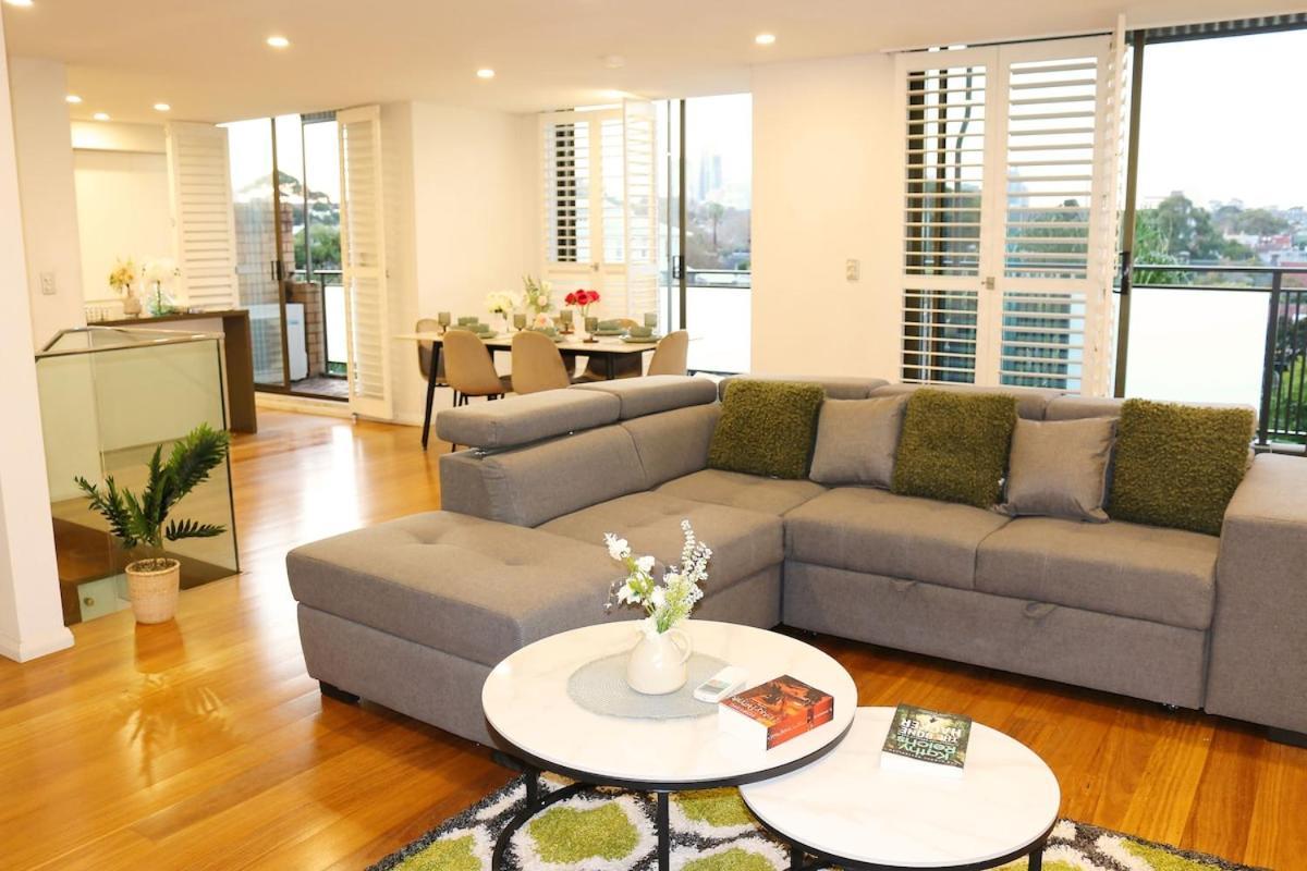 Beautiful Syd 3bedrooms With Free Parking Apartment *